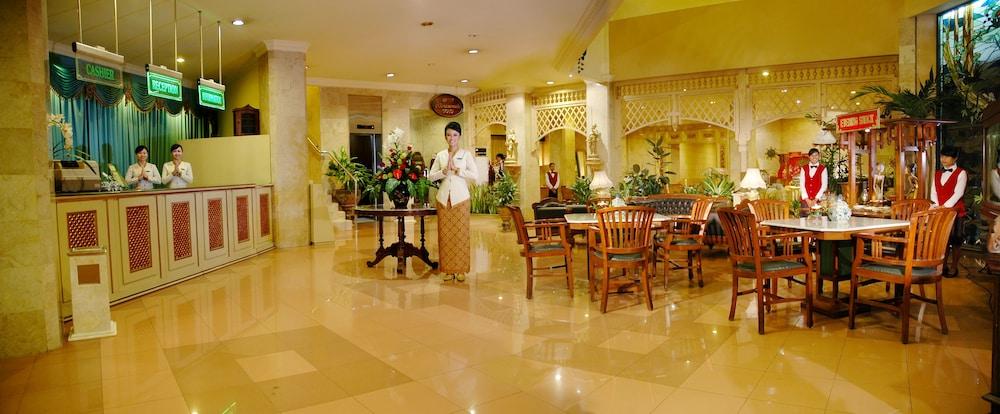 Hotel Indah Palace Solo Luaran gambar